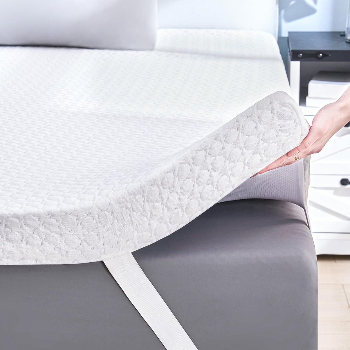SINWEEK 3 Inch Gel Memory Foam Mattress Topper King Size, Ventilated High Density Pad for Body Pain, Bed Topper with Cooling Cover, CertiPUR-US & Oeko-Tex Certified