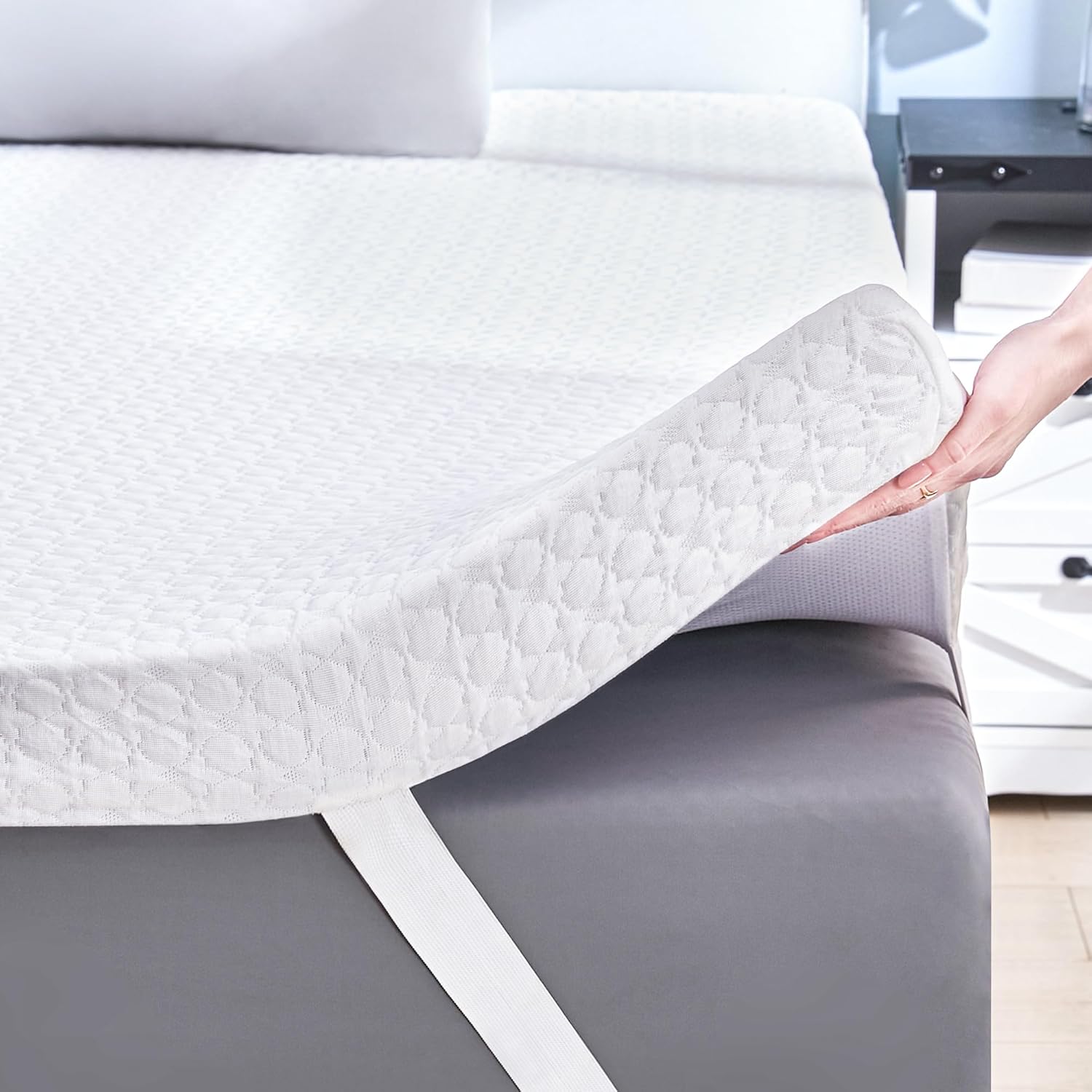 SINWEEK 3 Inch Gel Memory Foam Mattress Topper King Size, Ventilated High Density Pad for Body Pain, Bed Topper with Cooling Cover, CertiPUR-US & Oeko-Tex Certified